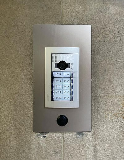 instalación de videoportero con lector de accesos en Mieres